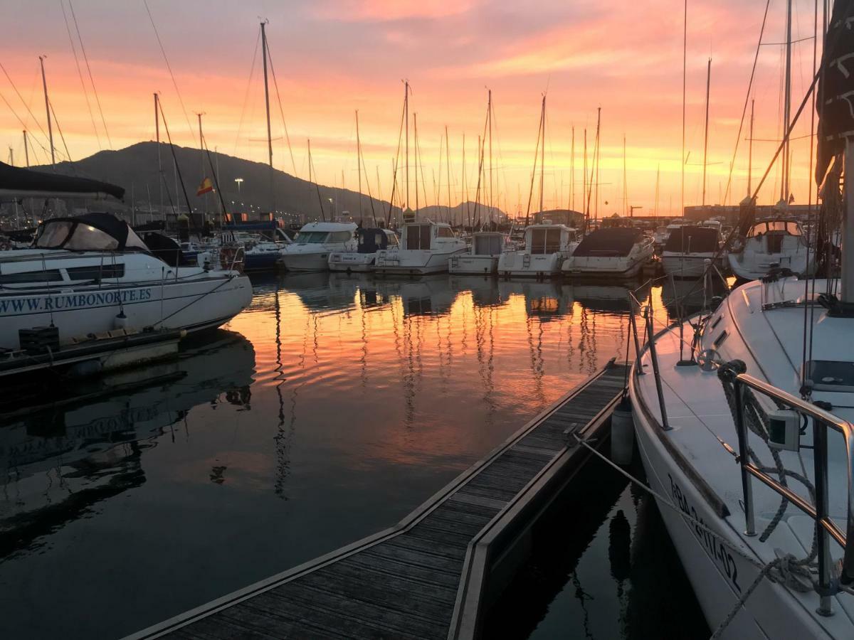 Yate De Lujo En Getxo Hotell Exteriör bild